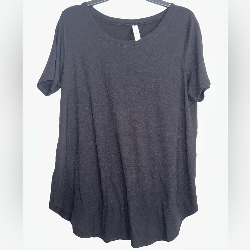 Black short sleeve tee